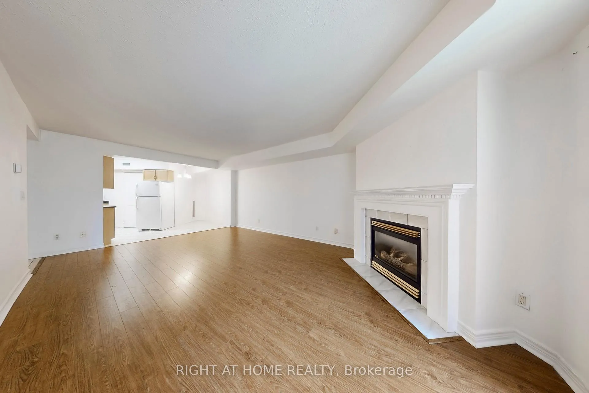 Photo 6 of Unit 310, 211 Randolph Road, Toronto, Leaside — HOMEH