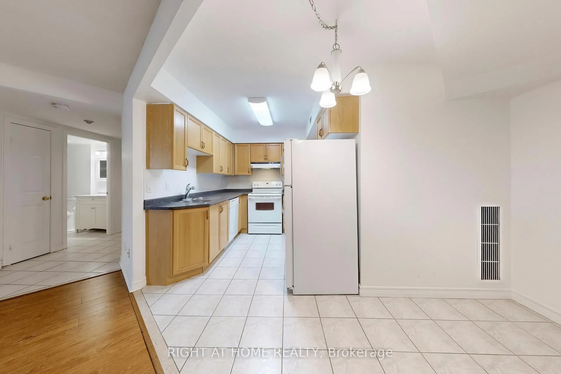 Photo 13 of Unit 310, 211 Randolph Road, Toronto, Leaside — HOMEH
