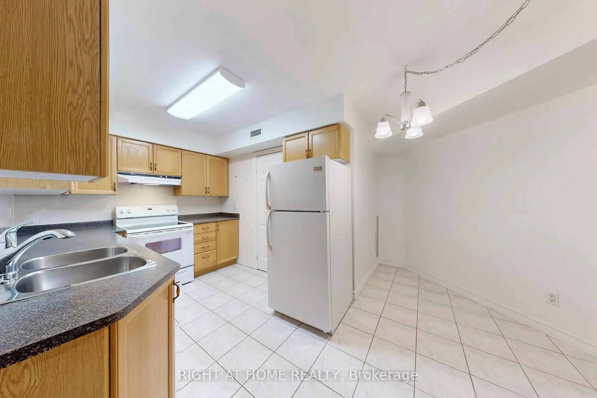 Photo 14 of Unit 310, 211 Randolph Road, Toronto, Leaside — HOMEH