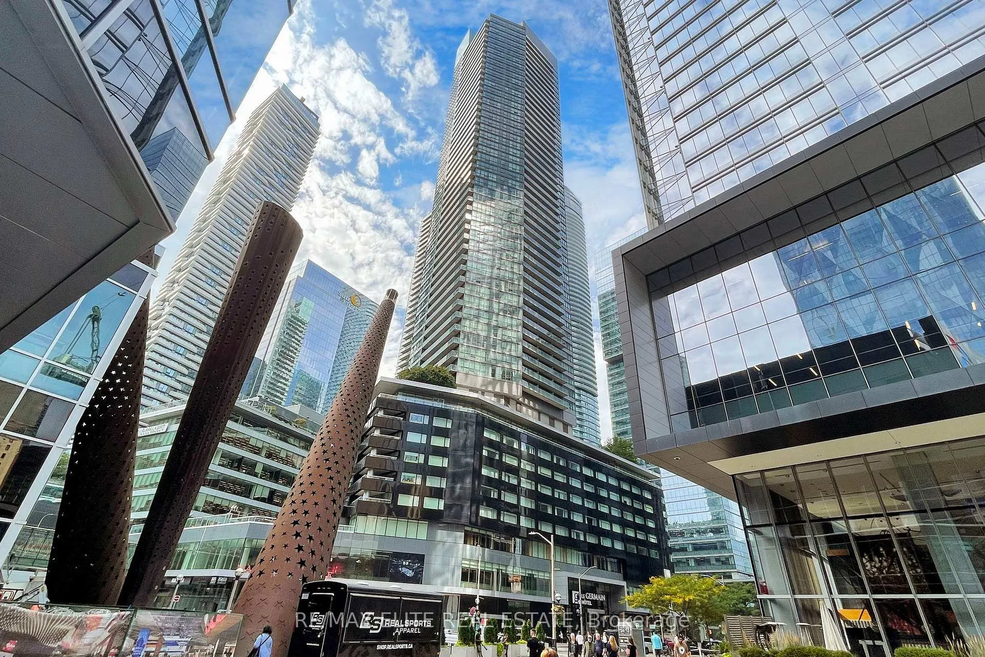 Photo 2 of Unit 2208, 65 Bremner Boulevard, Toronto, Waterfront Communities — HOMEH
