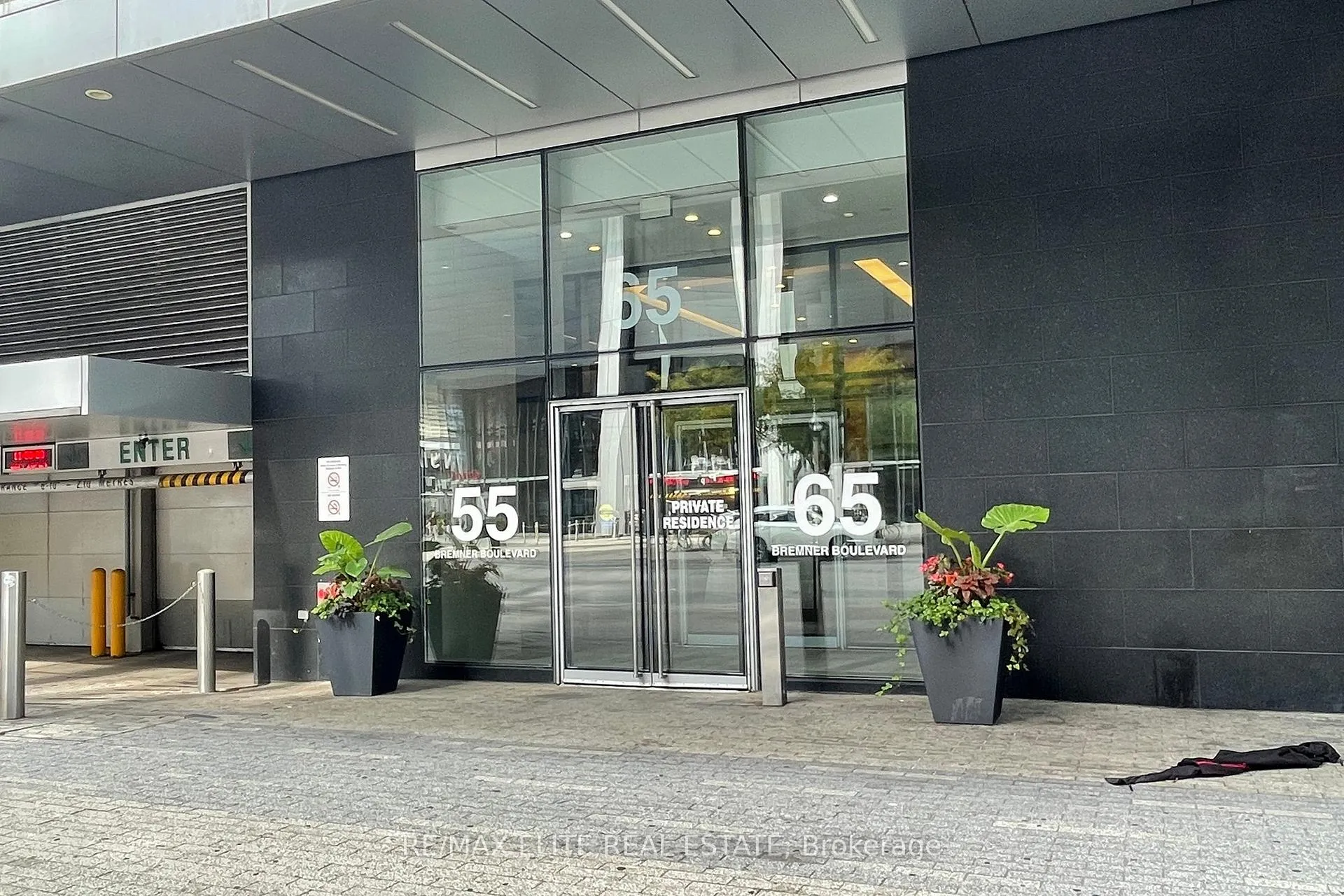 Photo 3 of Unit 2208, 65 Bremner Boulevard, Toronto, Waterfront Communities — HOMEH