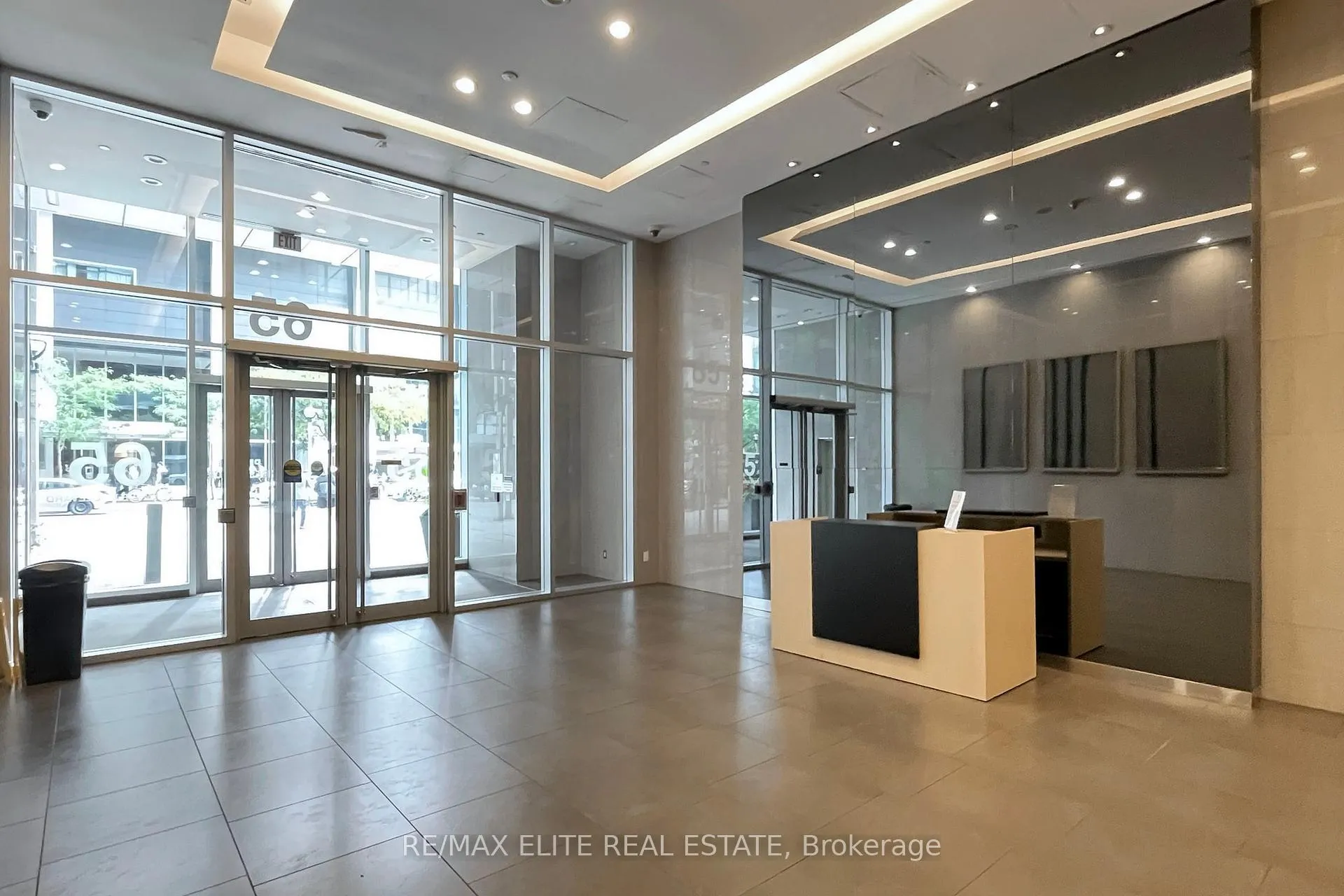 Photo 4 of Unit 2208, 65 Bremner Boulevard, Toronto, Waterfront Communities — HOMEH