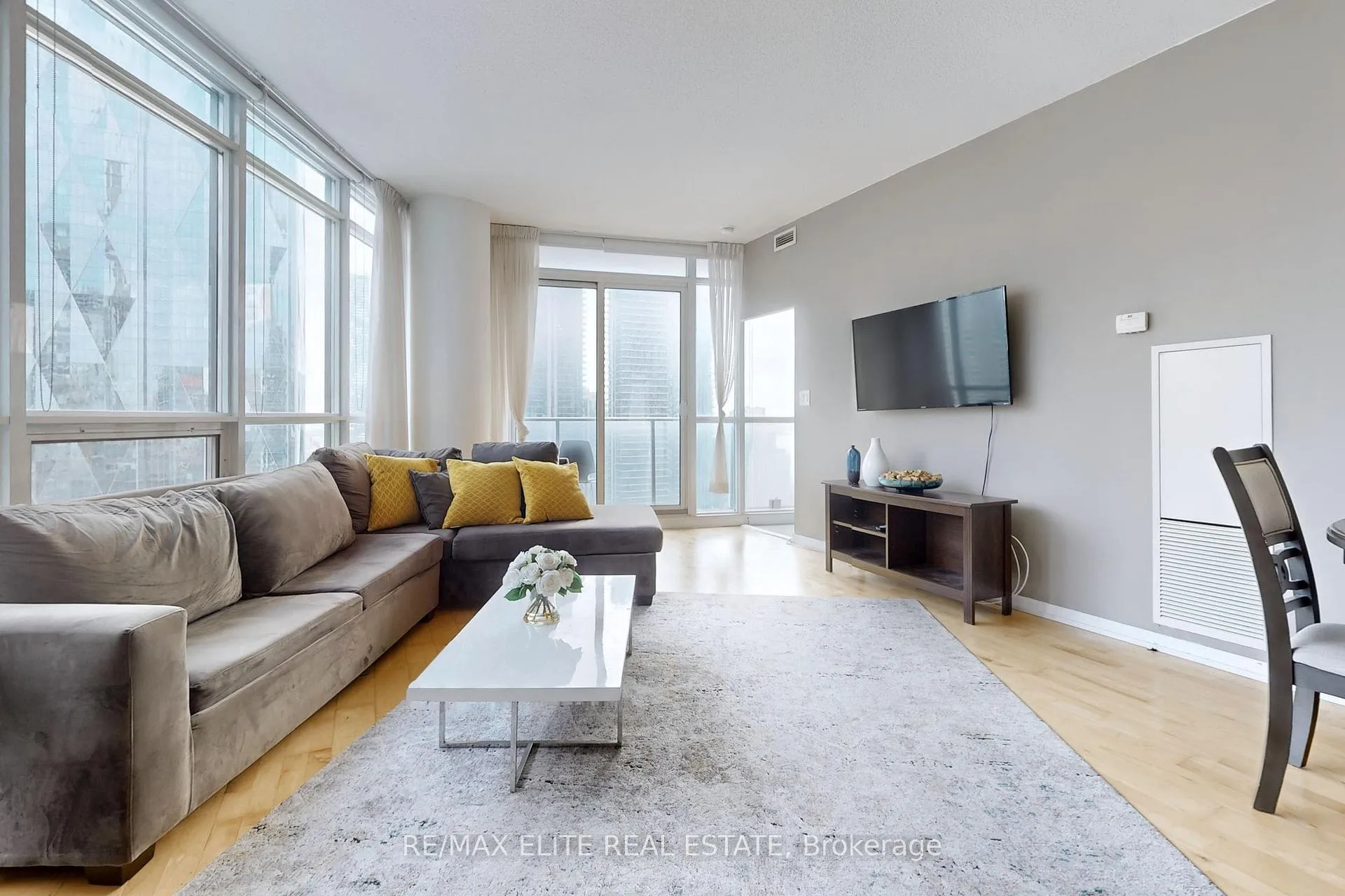 Photo 7 of Unit 2208, 65 Bremner Boulevard, Toronto, Waterfront Communities — HOMEH