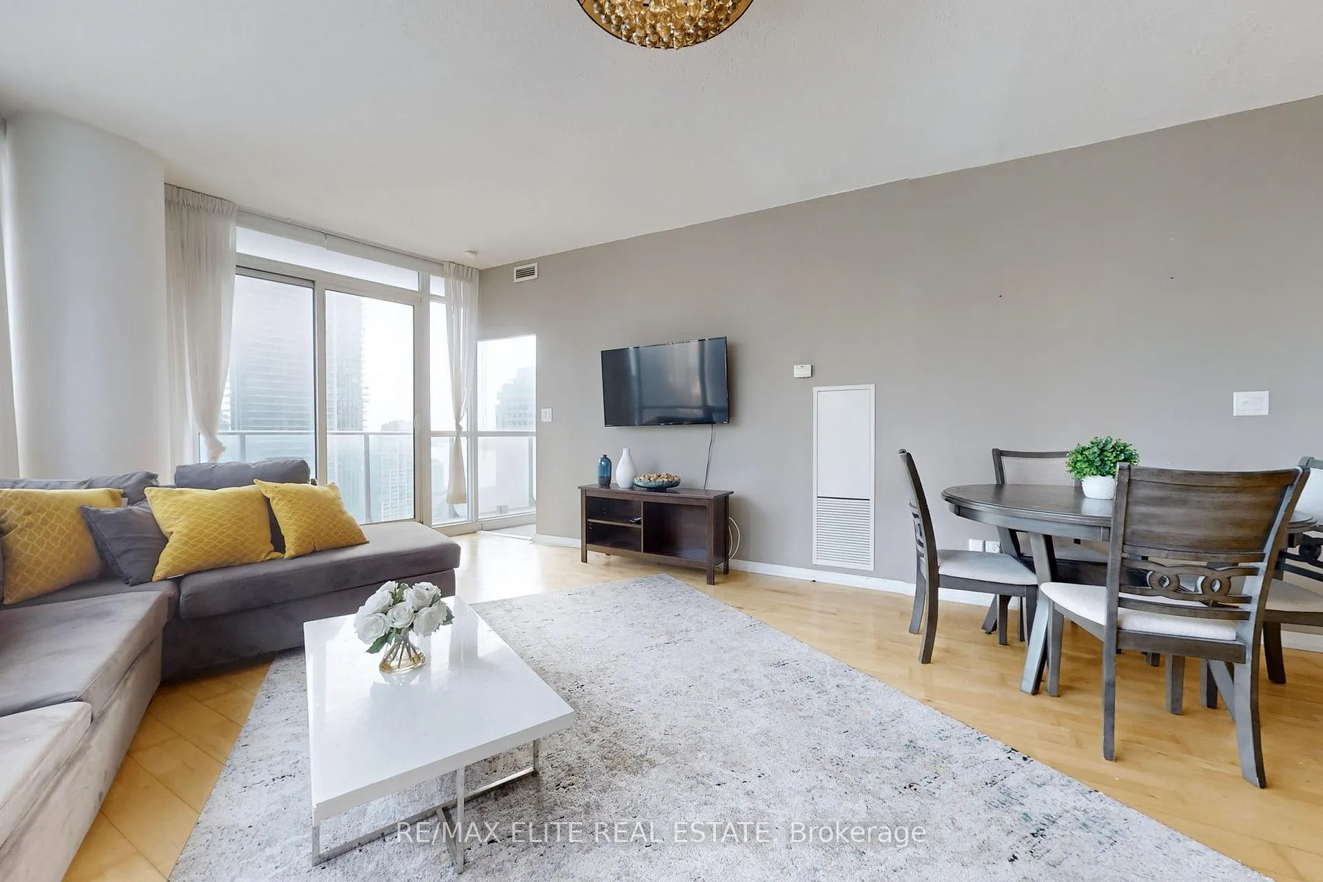 Photo 10 of Unit 2208, 65 Bremner Boulevard, Toronto, Waterfront Communities — HOMEH