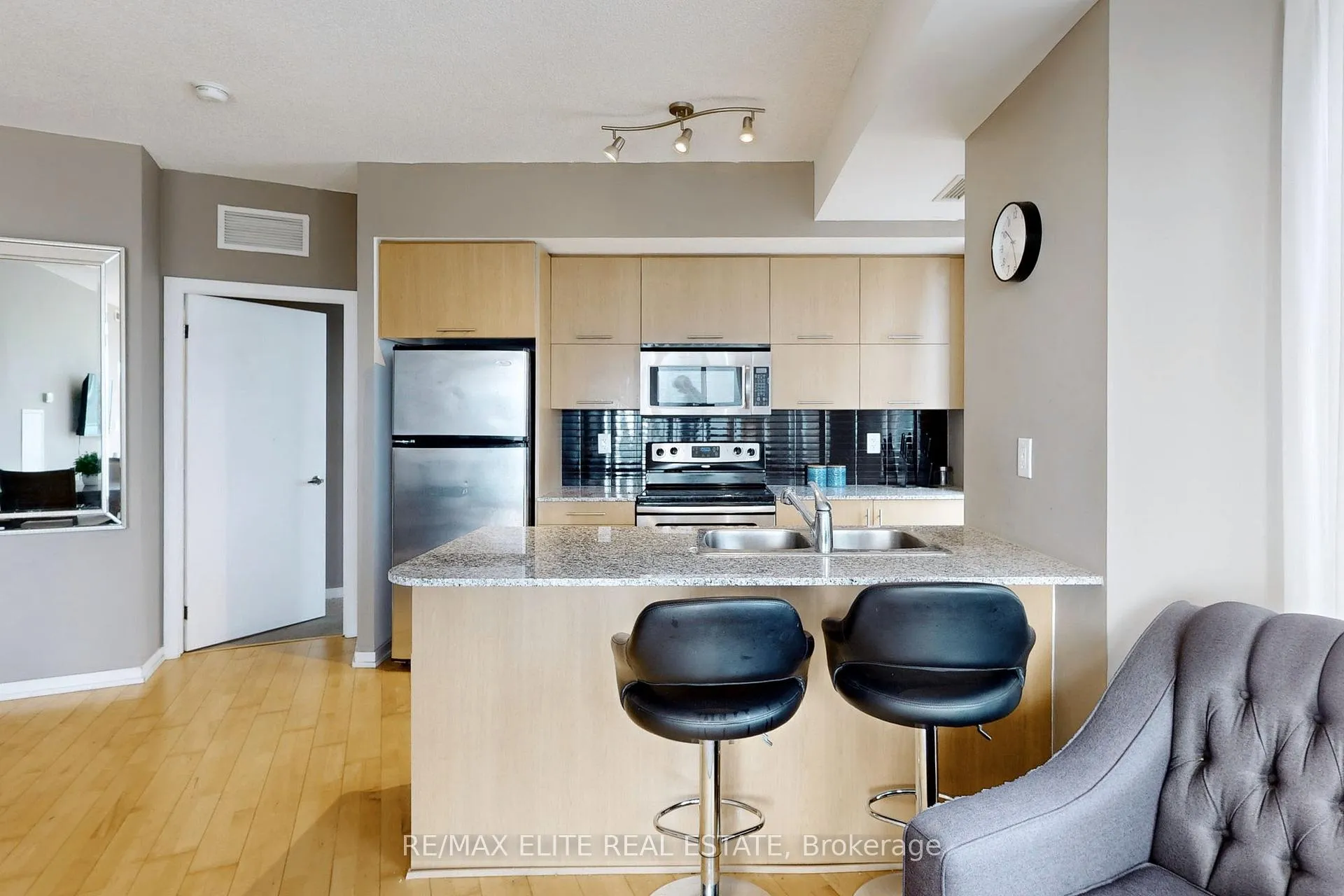 Photo 13 of Unit 2208, 65 Bremner Boulevard, Toronto, Waterfront Communities — HOMEH