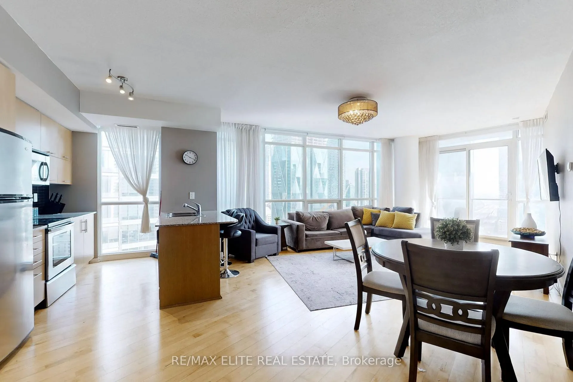 Photo 16 of Unit 2208, 65 Bremner Boulevard, Toronto, Waterfront Communities — HOMEH