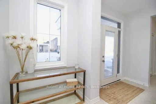 Photo 7 of 10 Caspian Row, Ottawa, Kanata - Emerald Meadows/Trailwest — HOMEH