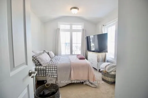 Photo 20 of 10 Caspian Row, Ottawa, Kanata - Emerald Meadows/Trailwest — HOMEH