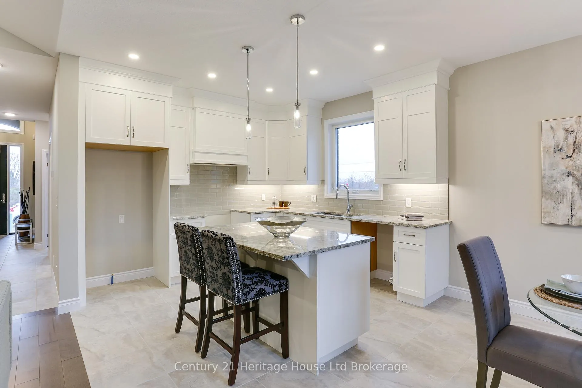Photo 8 of 114 Beech Boulevard, Tillsonburg — HOMEH