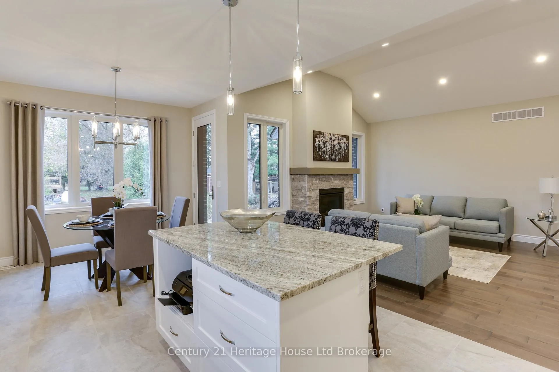 Photo 10 of 114 Beech Boulevard, Tillsonburg — HOMEH