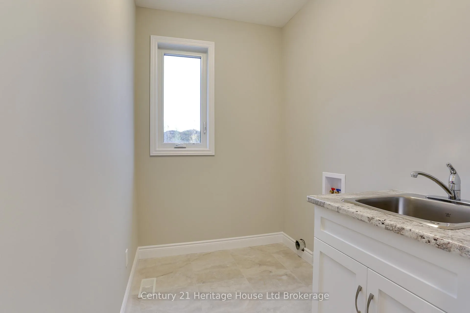 Photo 24 of 114 Beech Boulevard, Tillsonburg — HOMEH