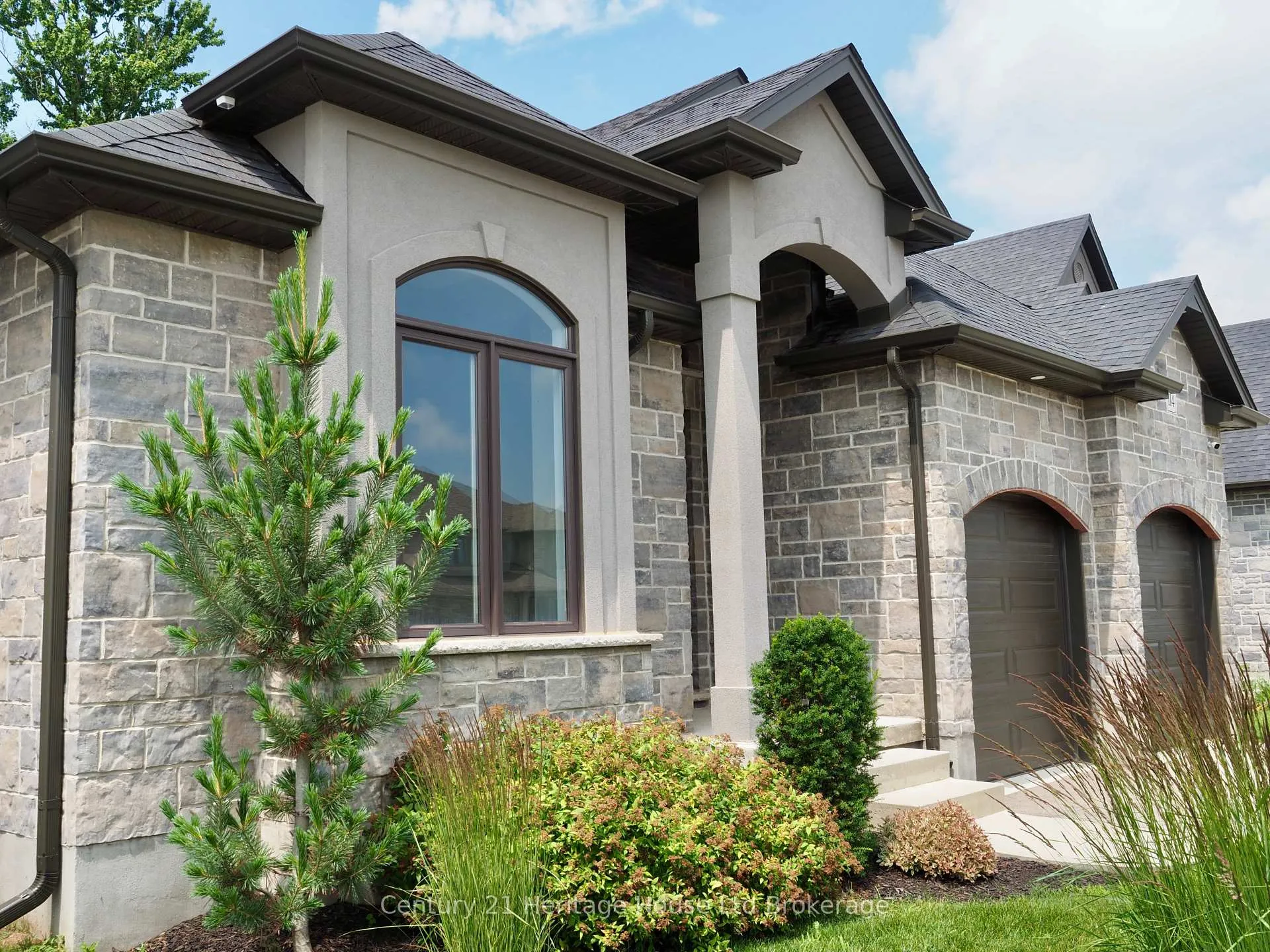 Photo 2 of 114 Beech Boulevard, Tillsonburg — HOMEH