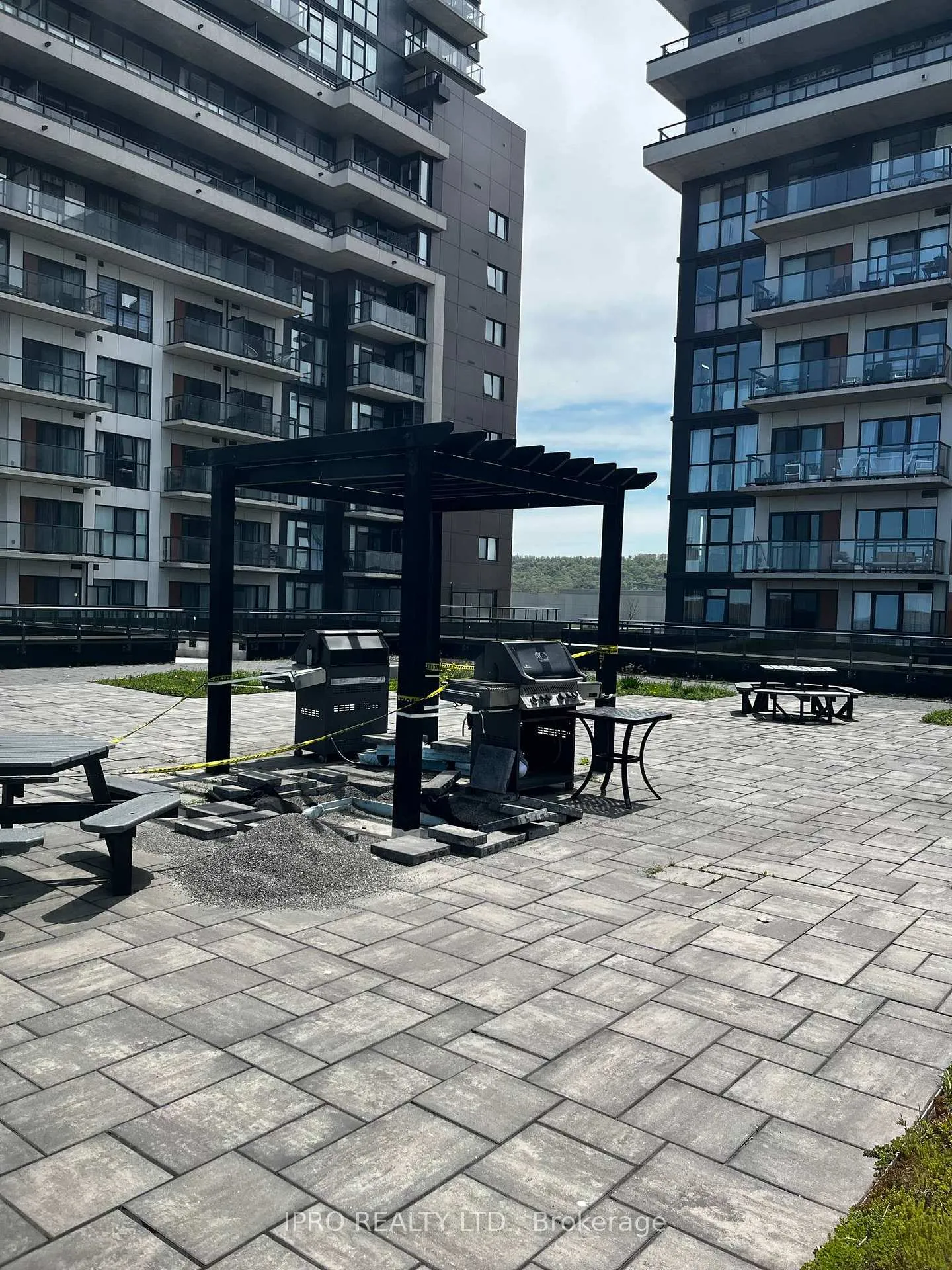 Photo 1 of Unit 902, 550 North Service Road, Grimsby, Grimsby Beach — HOMEH