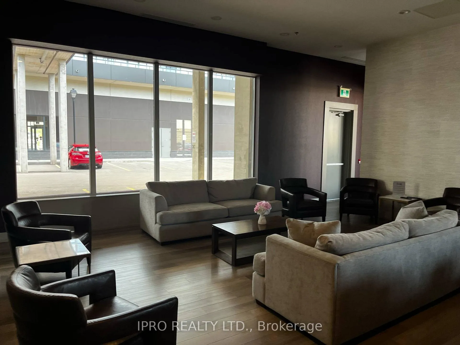 Photo 3 of Unit 902, 550 North Service Road, Grimsby, Grimsby Beach — HOMEH