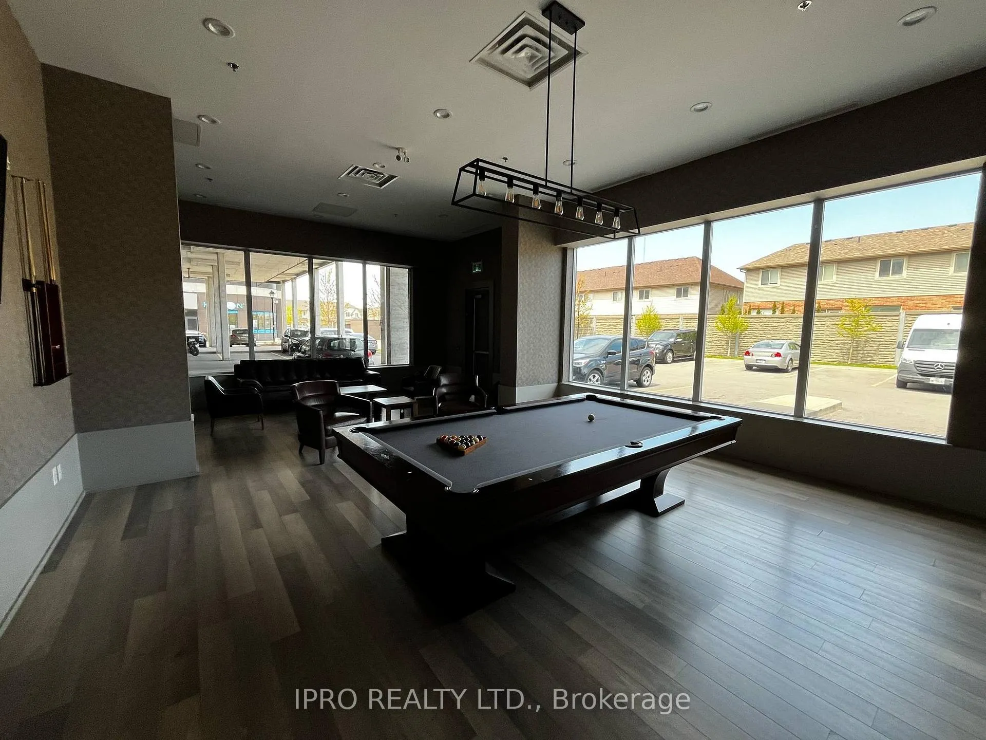 Photo 5 of Unit 902, 550 North Service Road, Grimsby, Grimsby Beach — HOMEH