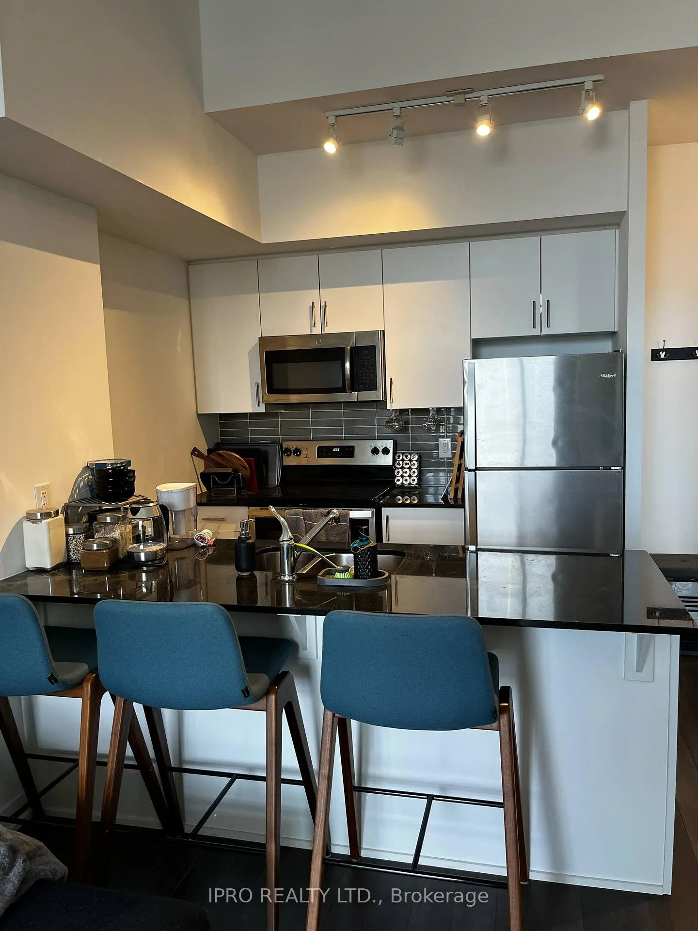 Photo 8 of Unit 902, 550 North Service Road, Grimsby, Grimsby Beach — HOMEH