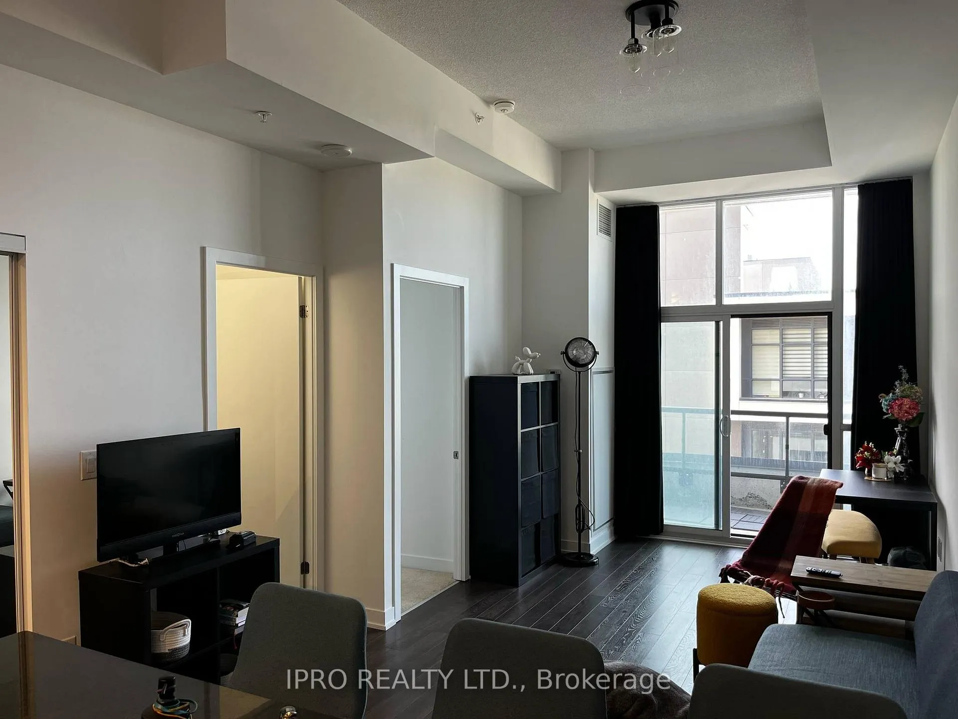Photo 9 of Unit 902, 550 North Service Road, Grimsby, Grimsby Beach — HOMEH