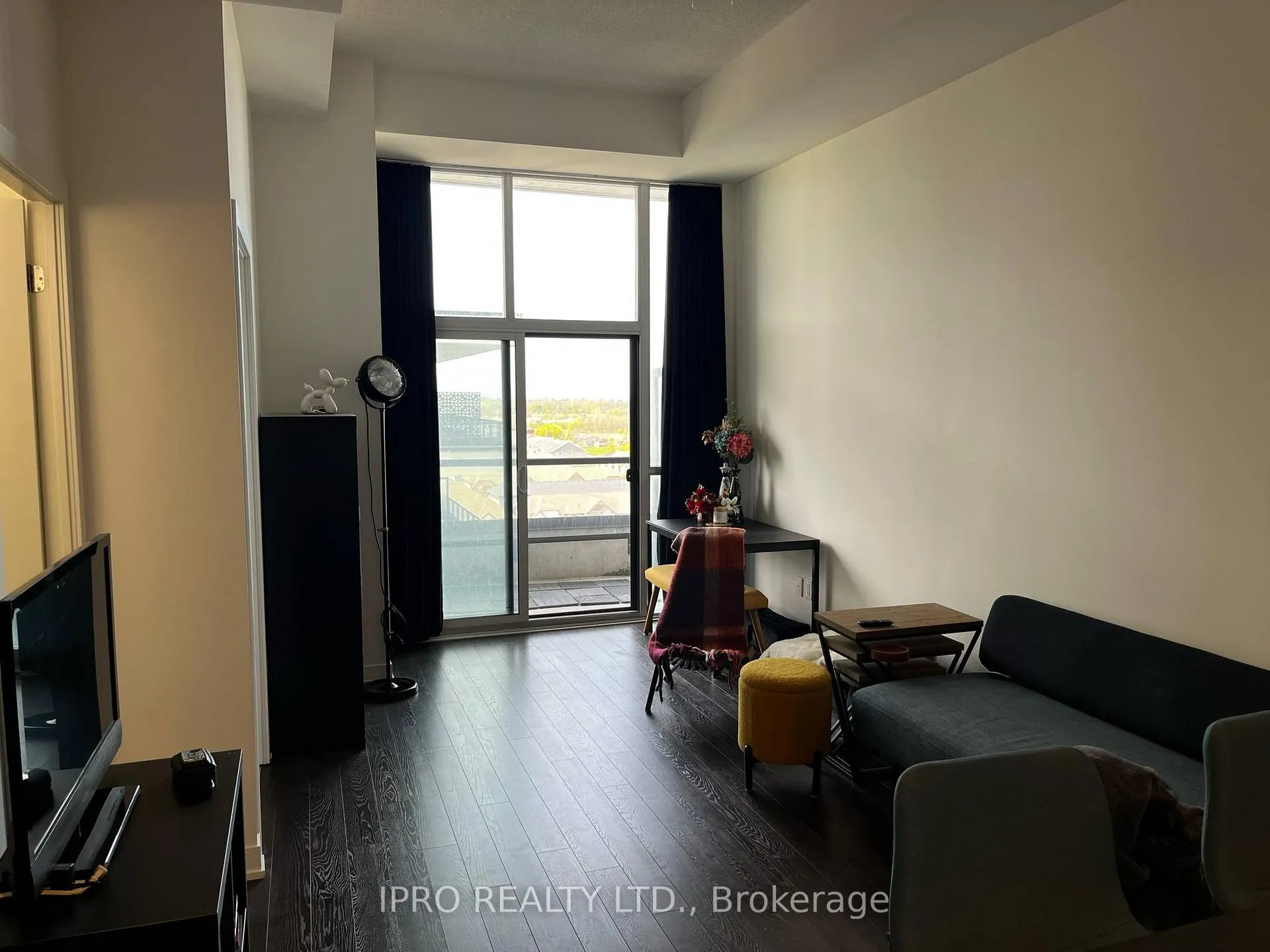 Photo 10 of Unit 902, 550 North Service Road, Grimsby, Grimsby Beach — HOMEH