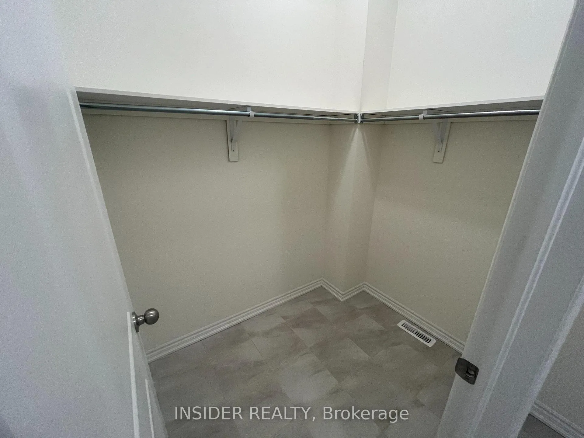 Photo 13 of 2 Fuller Street, Brampton, Credit Valley — HOMEH