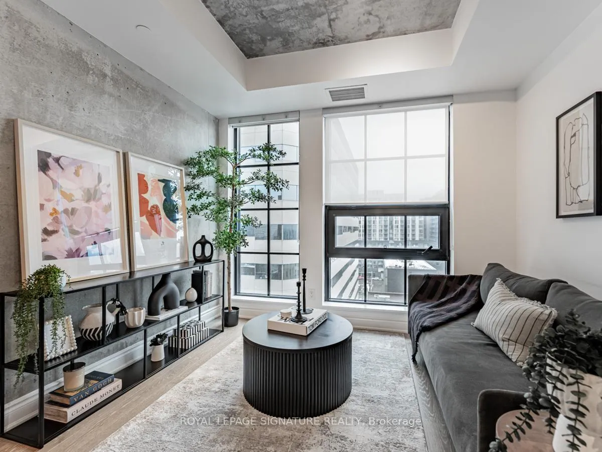 Front of Unit 907, 608 Richmond Street