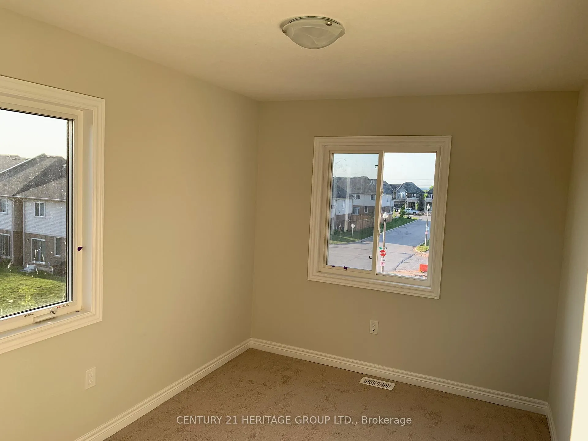 Photo 14 of Unit 46, 40 Zinfandel Drive, Hamilton, Winona — HOMEH
