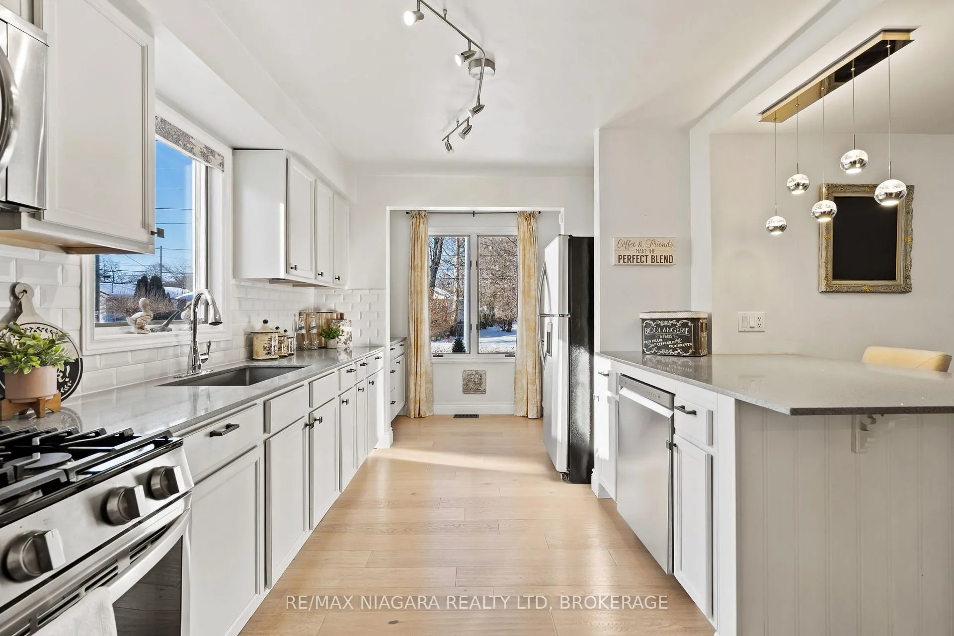 Photo 9 of 148 Lakeshore Road, St. Catharines, Vine/Linwell — HOMEH