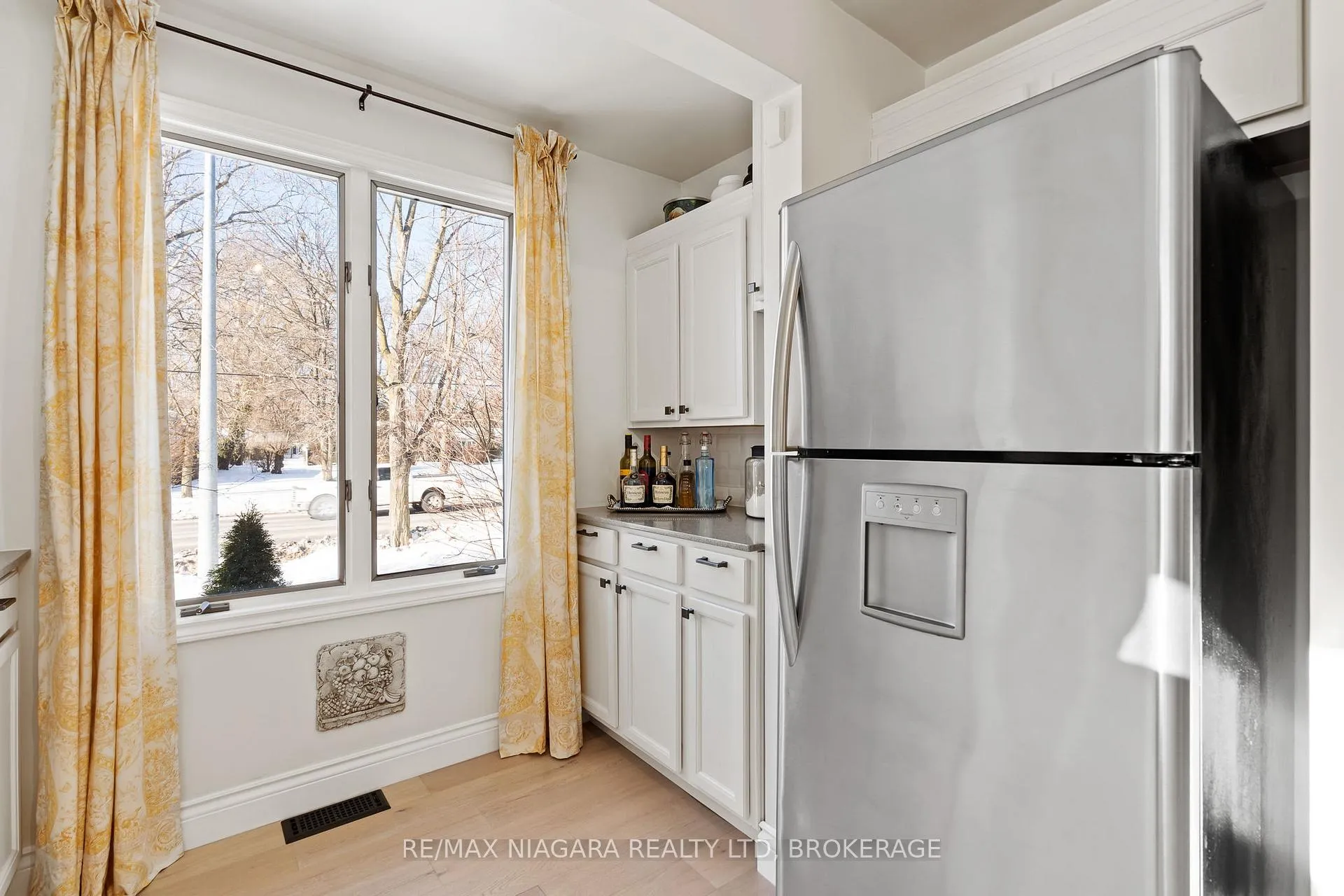 Photo 10 of 148 Lakeshore Road, St. Catharines, Vine/Linwell — HOMEH