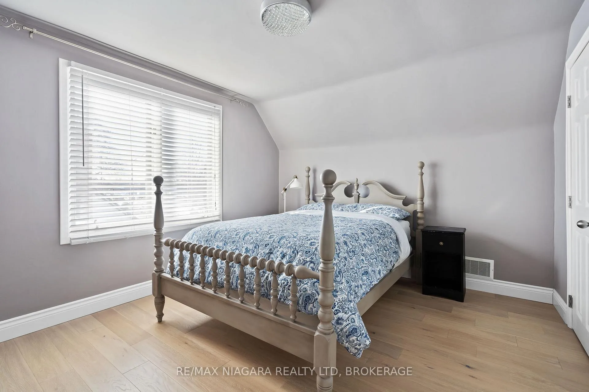 Photo 21 of 148 Lakeshore Road, St. Catharines, Vine/Linwell — HOMEH