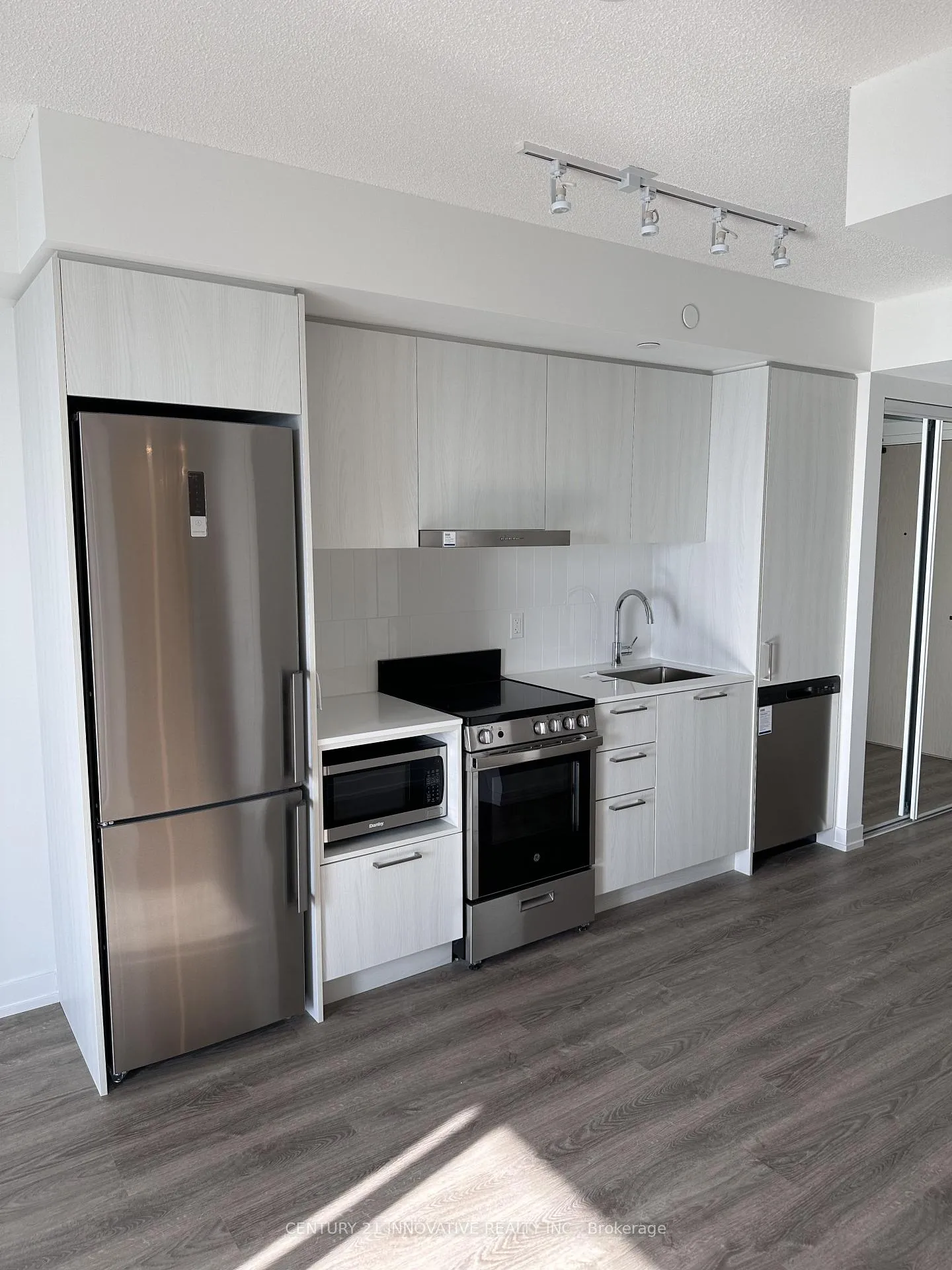 Photo 6 of Unit 2209, 195 Commerce Street, Vaughan, Vaughan Corporate Centre — HOMEH