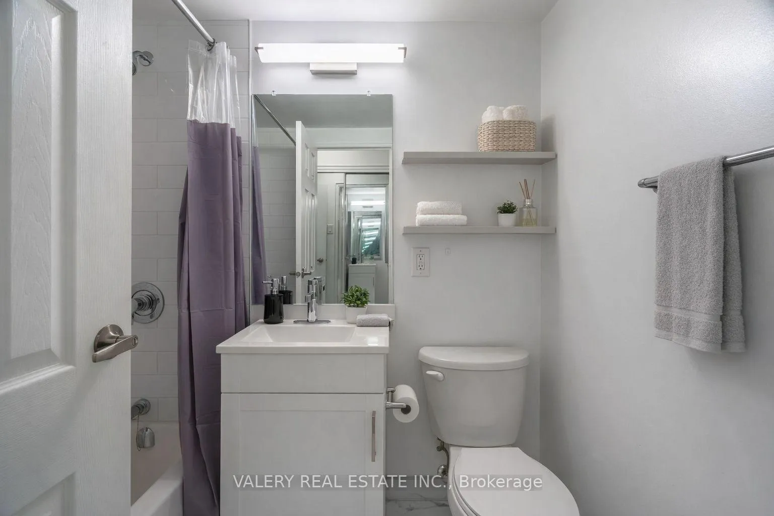 Photo 5 of Unit 601, 177 St. George Street, Toronto, The Annex — HOMEH