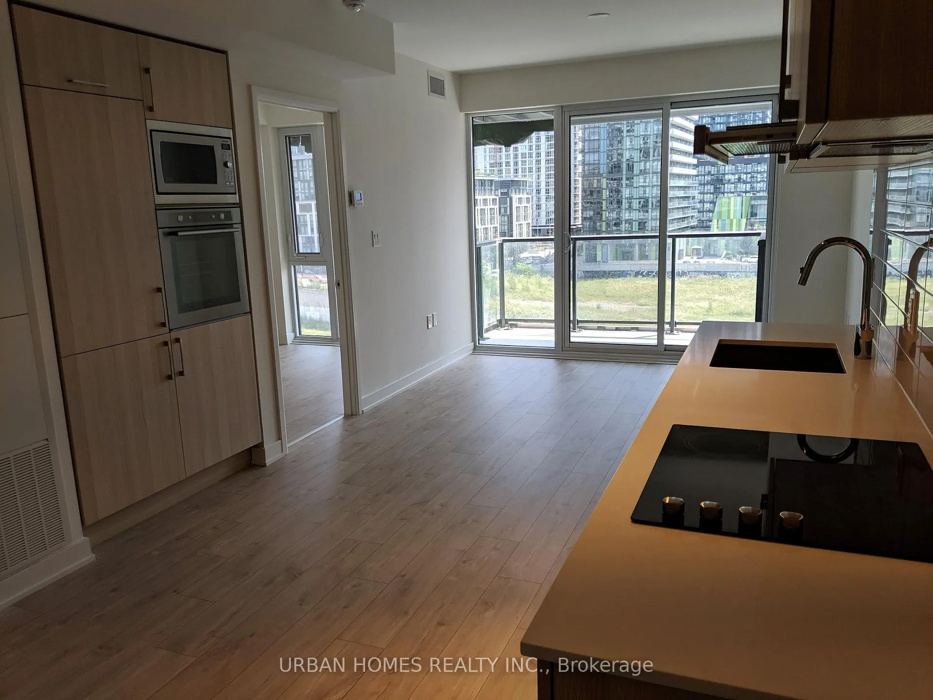 Photo 2 of Unit 403, 27 Bathurst Street, Toronto, Waterfront Communities — HOMEH