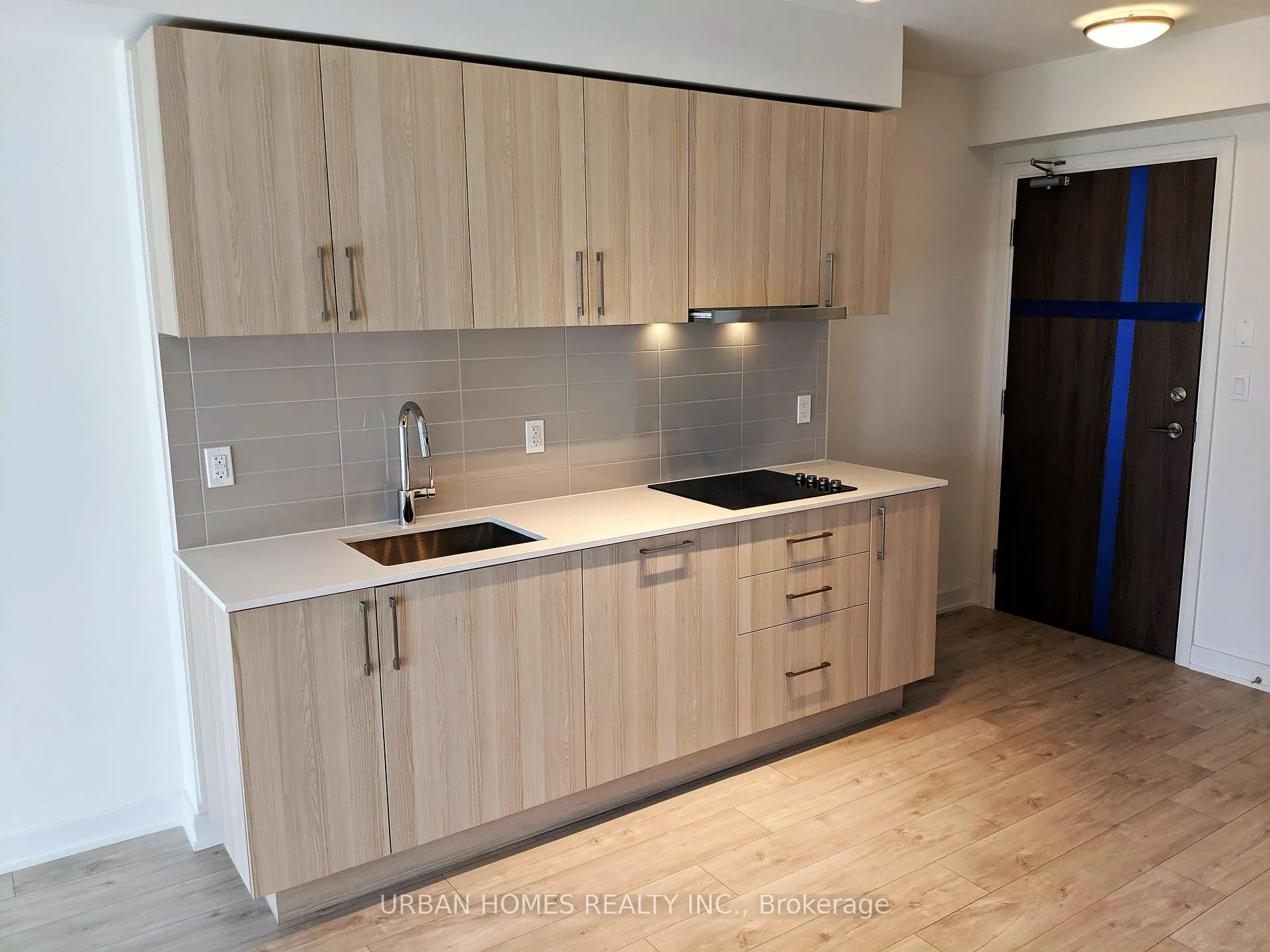 Photo 3 of Unit 403, 27 Bathurst Street, Toronto, Waterfront Communities — HOMEH