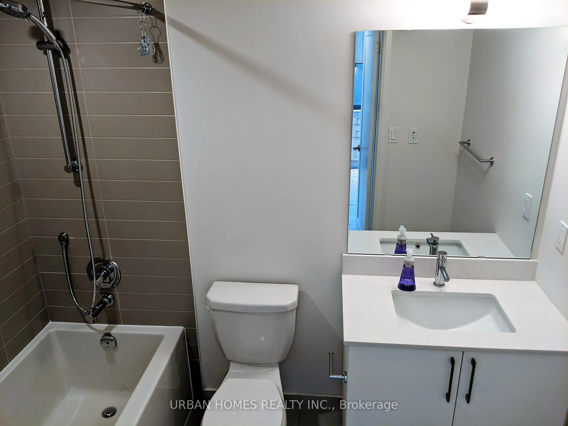 Photo 9 of Unit 403, 27 Bathurst Street, Toronto, Waterfront Communities — HOMEH