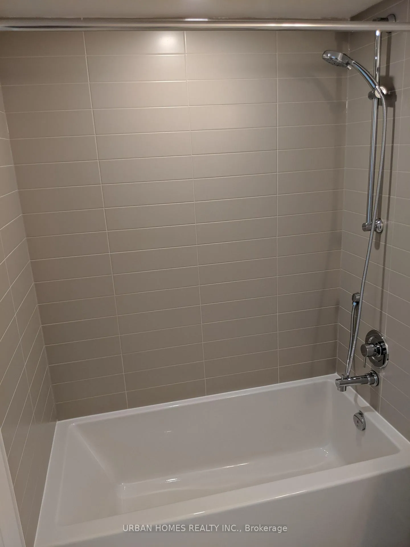 Photo 10 of Unit 403, 27 Bathurst Street, Toronto, Waterfront Communities — HOMEH