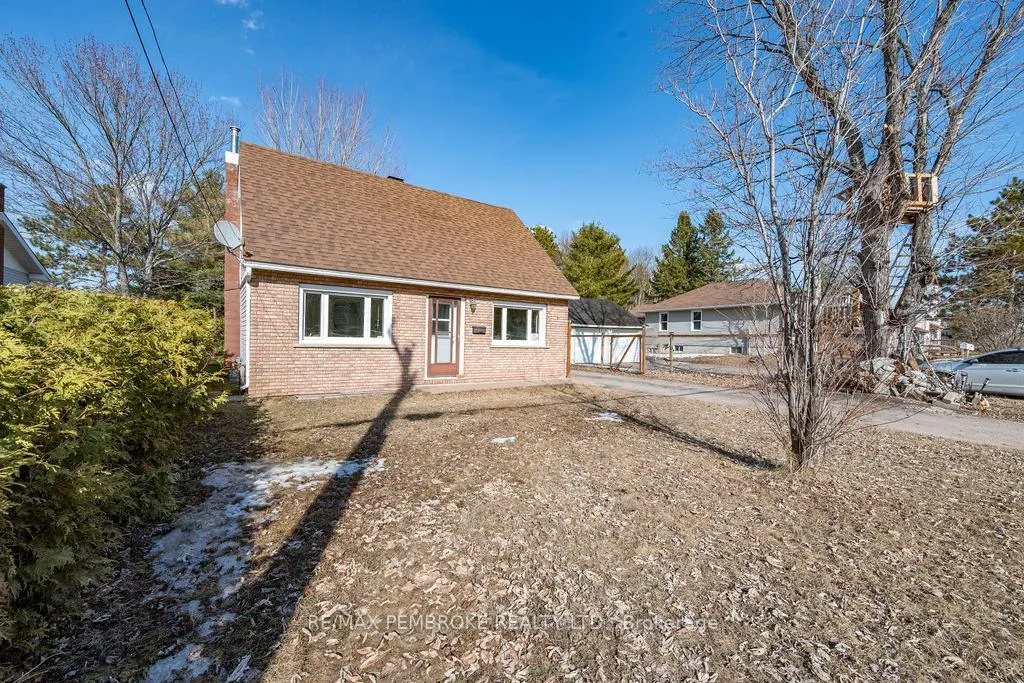 Photo 2 of 2849 Petawawa Boulevard, Petawawa — HOMEH