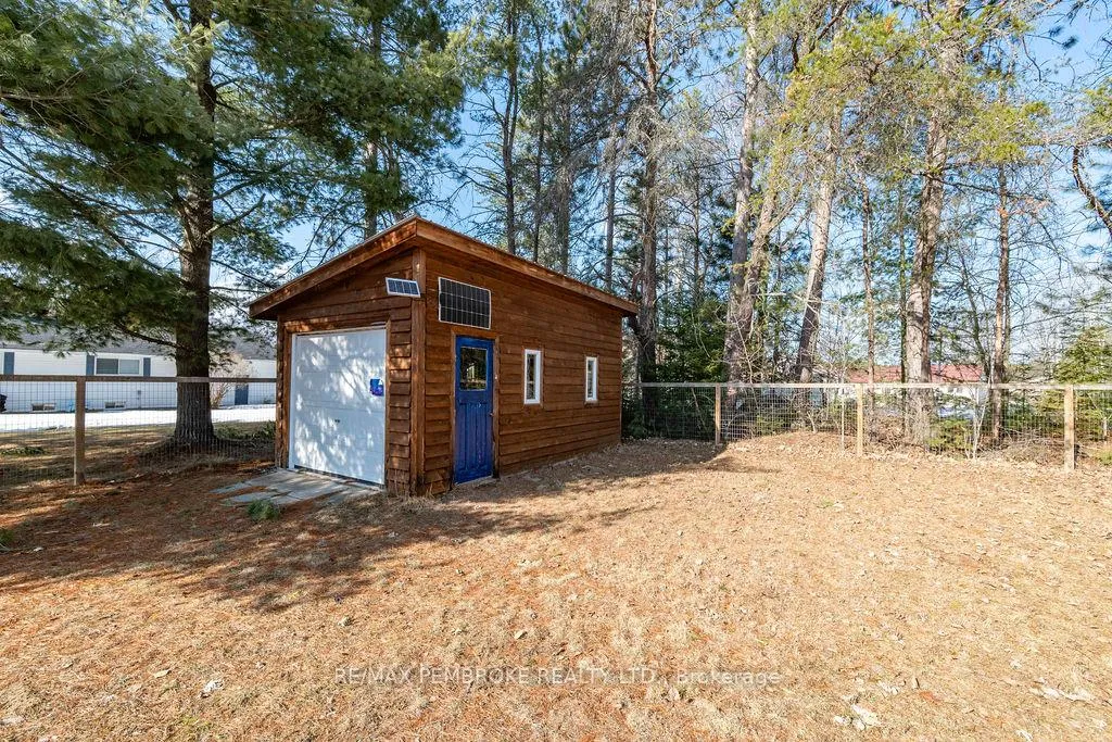 Photo 10 of 2849 Petawawa Boulevard, Petawawa — HOMEH
