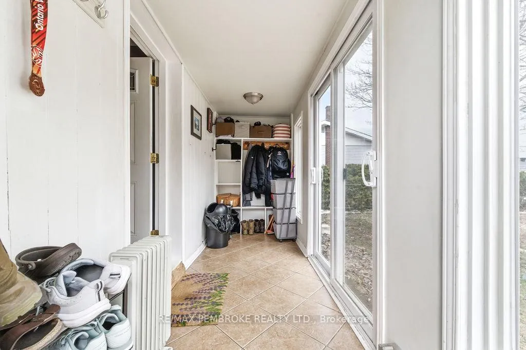 Photo 11 of 2849 Petawawa Boulevard, Petawawa — HOMEH