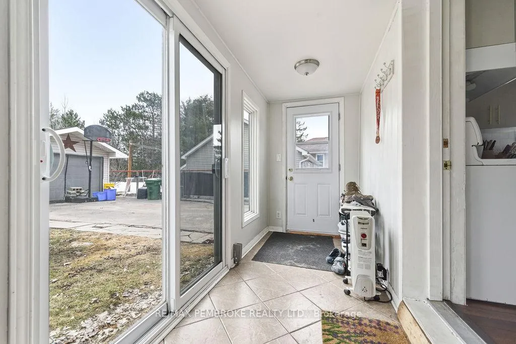Photo 12 of 2849 Petawawa Boulevard, Petawawa — HOMEH