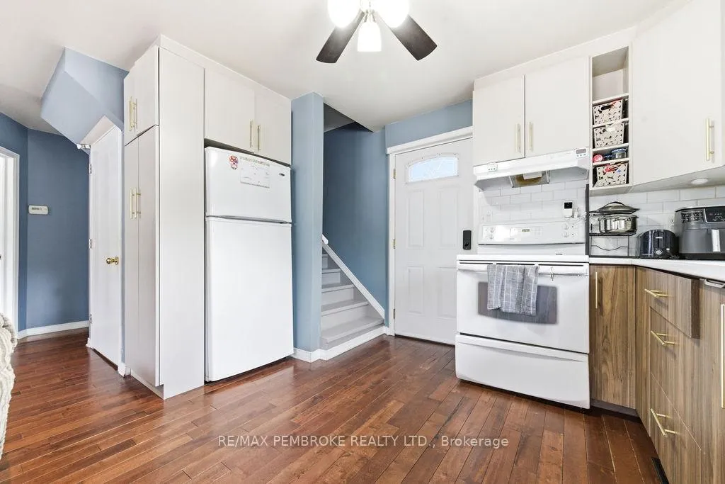 Photo 13 of 2849 Petawawa Boulevard, Petawawa — HOMEH