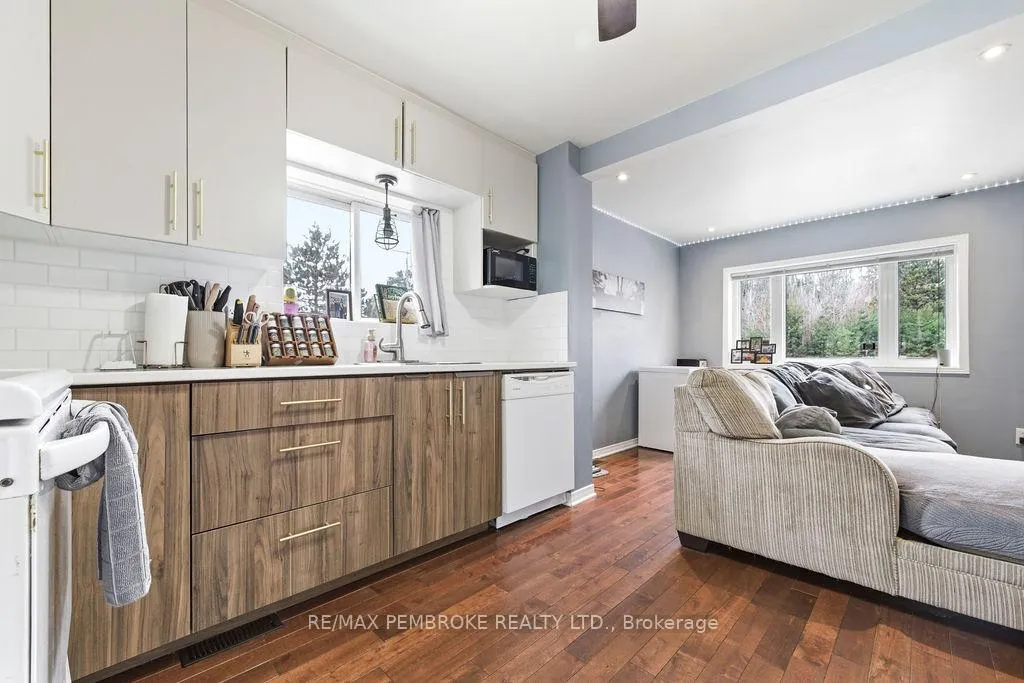 Photo 15 of 2849 Petawawa Boulevard, Petawawa — HOMEH