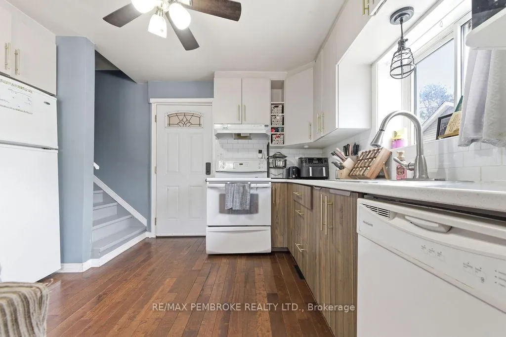 Photo 16 of 2849 Petawawa Boulevard, Petawawa — HOMEH