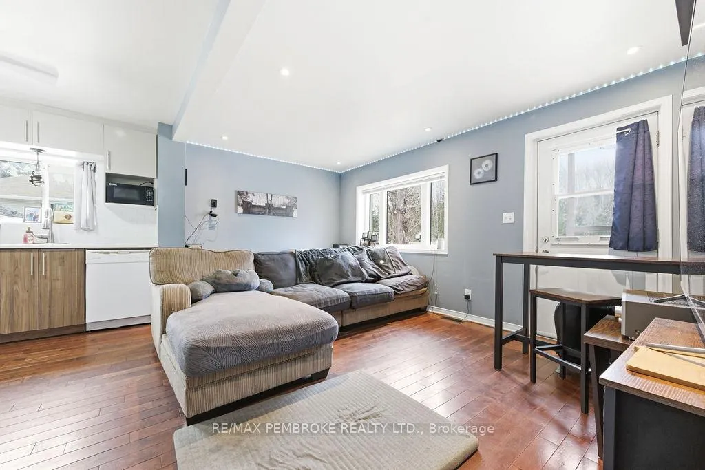 Photo 19 of 2849 Petawawa Boulevard, Petawawa — HOMEH