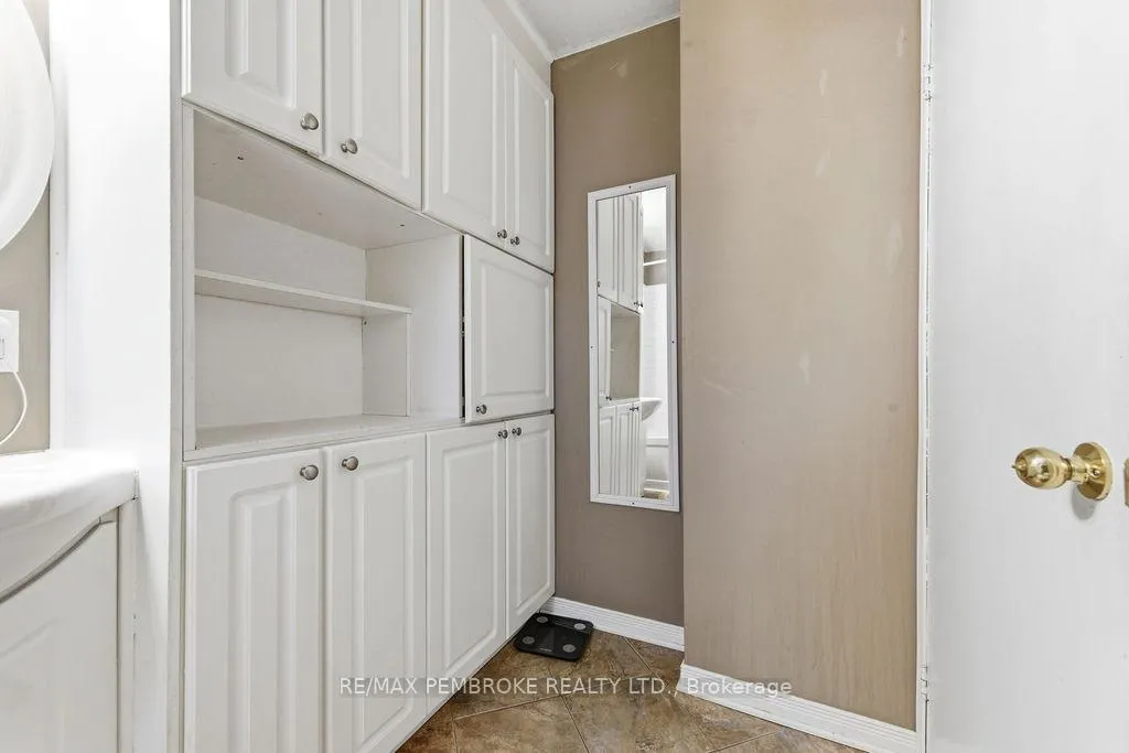 Photo 26 of 2849 Petawawa Boulevard, Petawawa — HOMEH