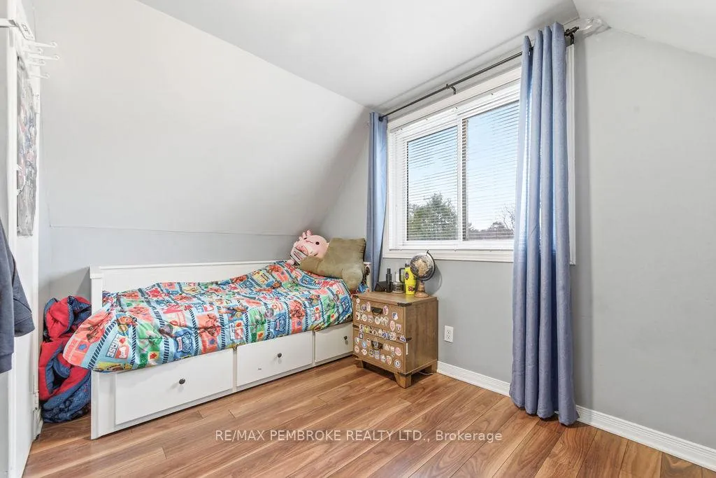 Photo 32 of 2849 Petawawa Boulevard, Petawawa — HOMEH