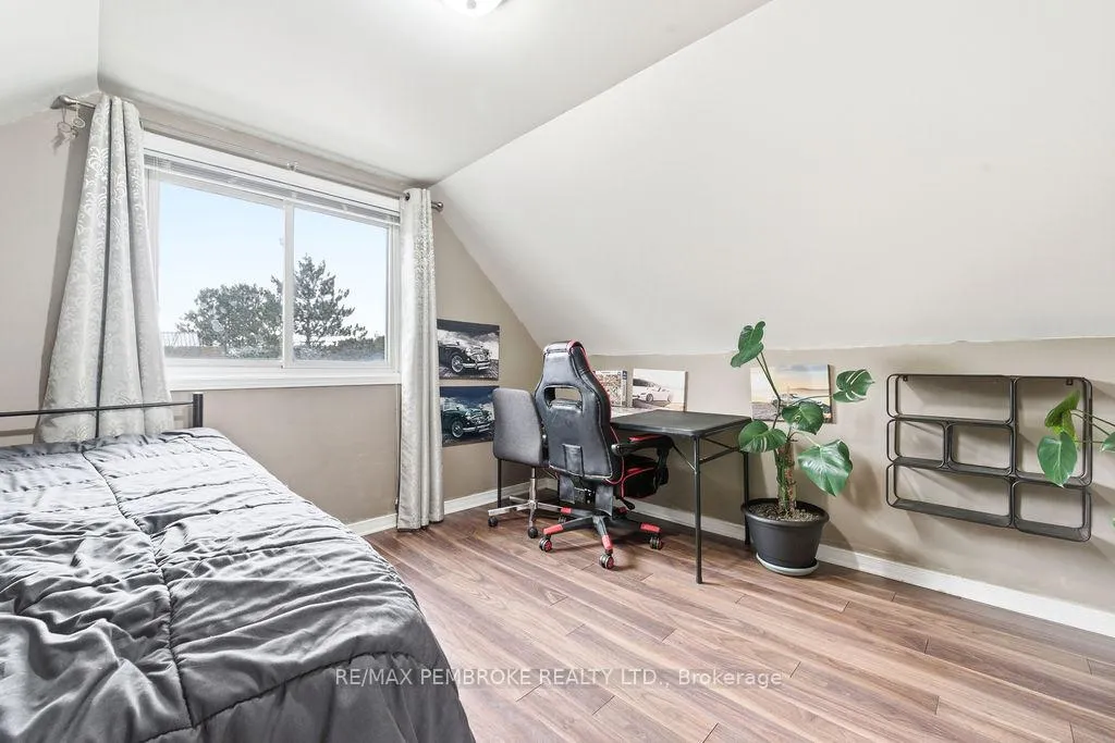 Photo 33 of 2849 Petawawa Boulevard, Petawawa — HOMEH