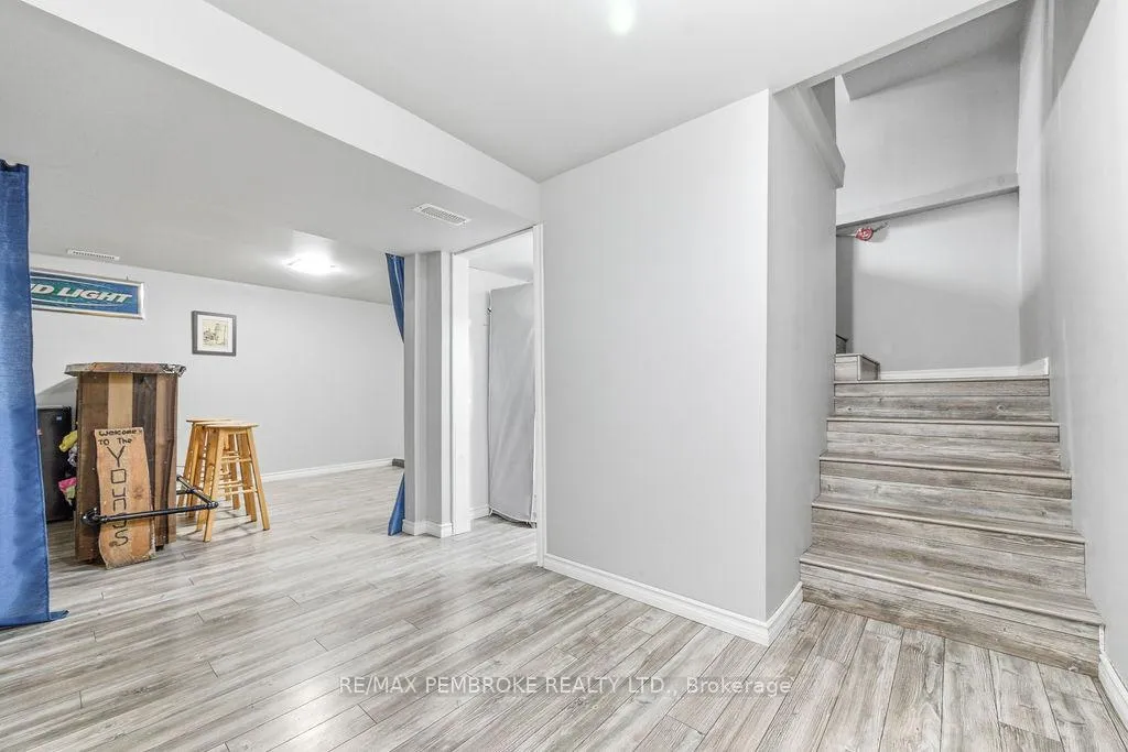 Photo 37 of 2849 Petawawa Boulevard, Petawawa — HOMEH