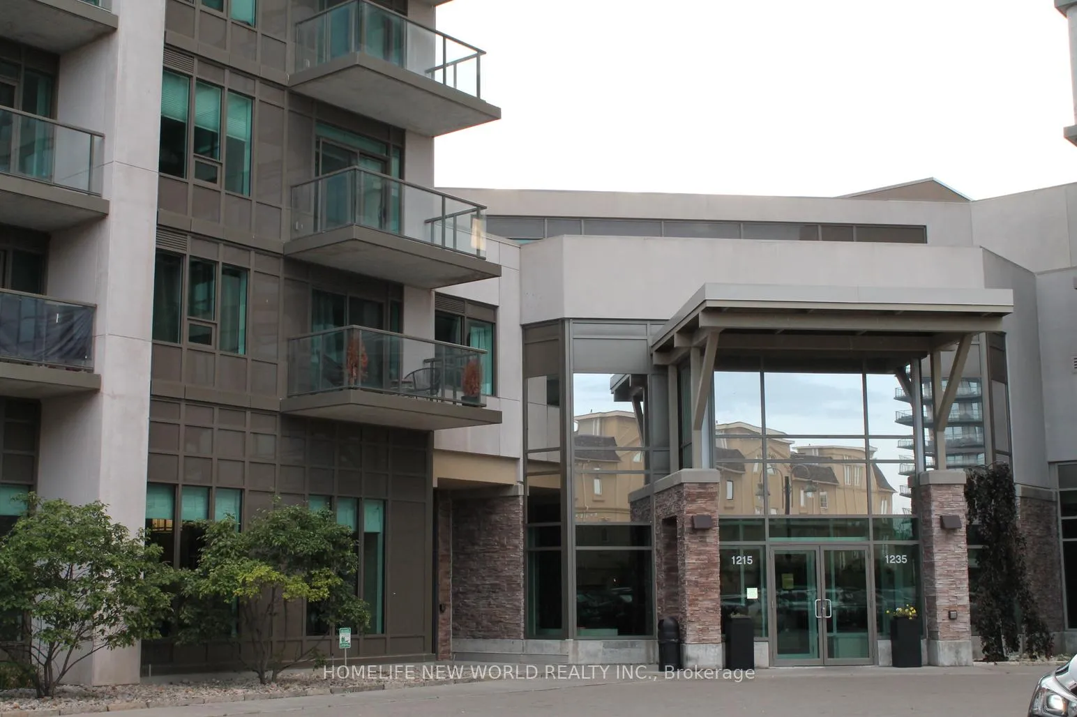 Front of Unit 808, 1215 Bayly Street