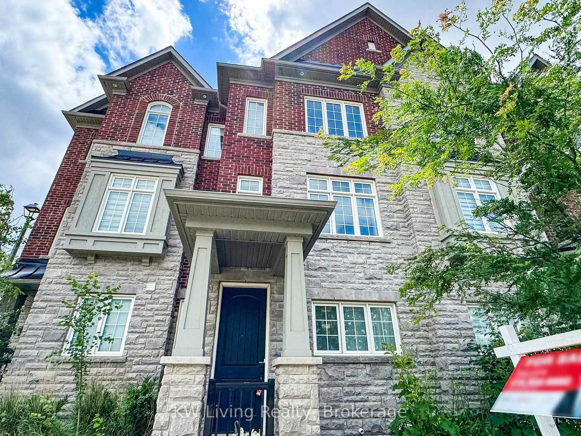 Front of 27 New Yorkton Avenue