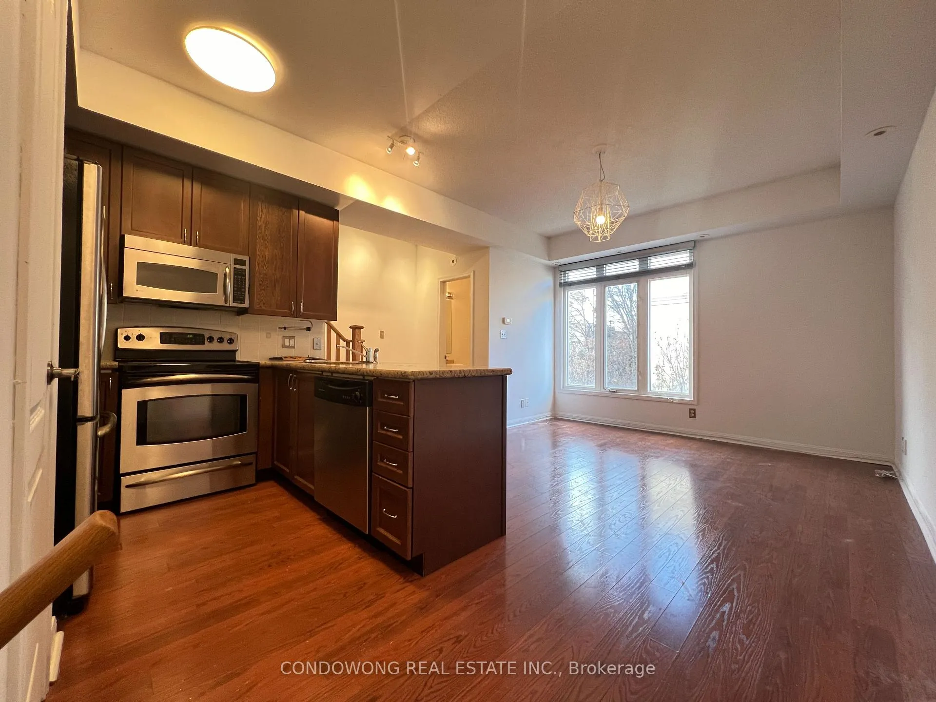 Photo 5 of Unit TH5, 80 Carr Street, Toronto, Kensington-Chinatown — HOMEH