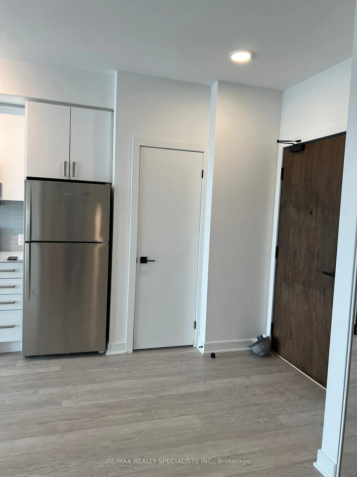 Photo 5 of Unit 402, 2782 Barton Street E, Hamilton, Riverdale — HOMEH